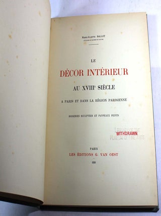 Le d&eacute;cor int&eacute;rieur au XCIII&egrave; si&egrave;cle &agrave; Paris et dans la r&eacute;gion Parisienne: boiseries sculpt&eacute;es et panneaux peints (2 Volume Set)